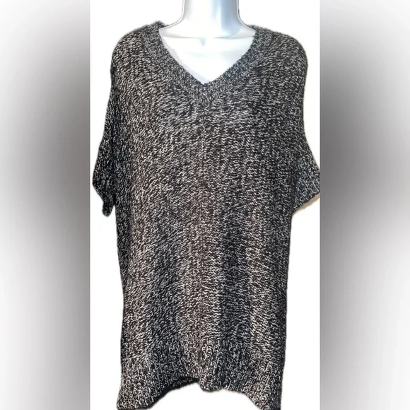 Quinn Chunky Knitted Black & White Poncho - Picture 2 of 8